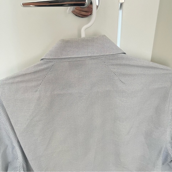 REACTION by Kenneth Cole - MODERN White Grid Dress Shirt - SIZE 15 (US SMALL) - Picture 3 of 4